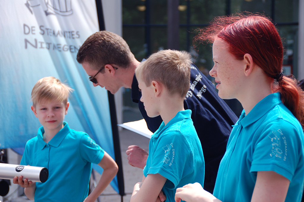 Kinderen die muziek maken op Plein 1944 Nijmegen De Stefaantjes